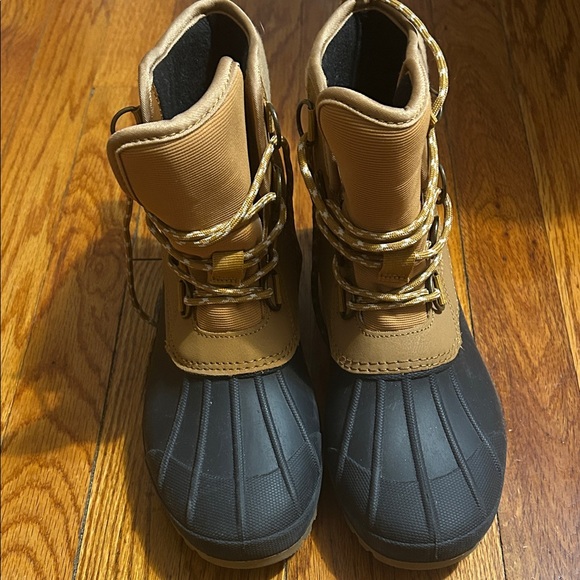 Tan and Black Winter Boots, like new 9 - Picture 2 of 3